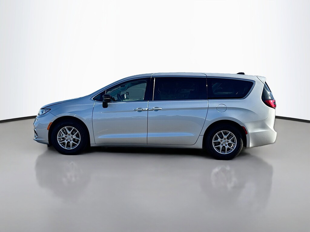 Used 2024 Chrysler Pacifica Touring L Mini-van, Passenger