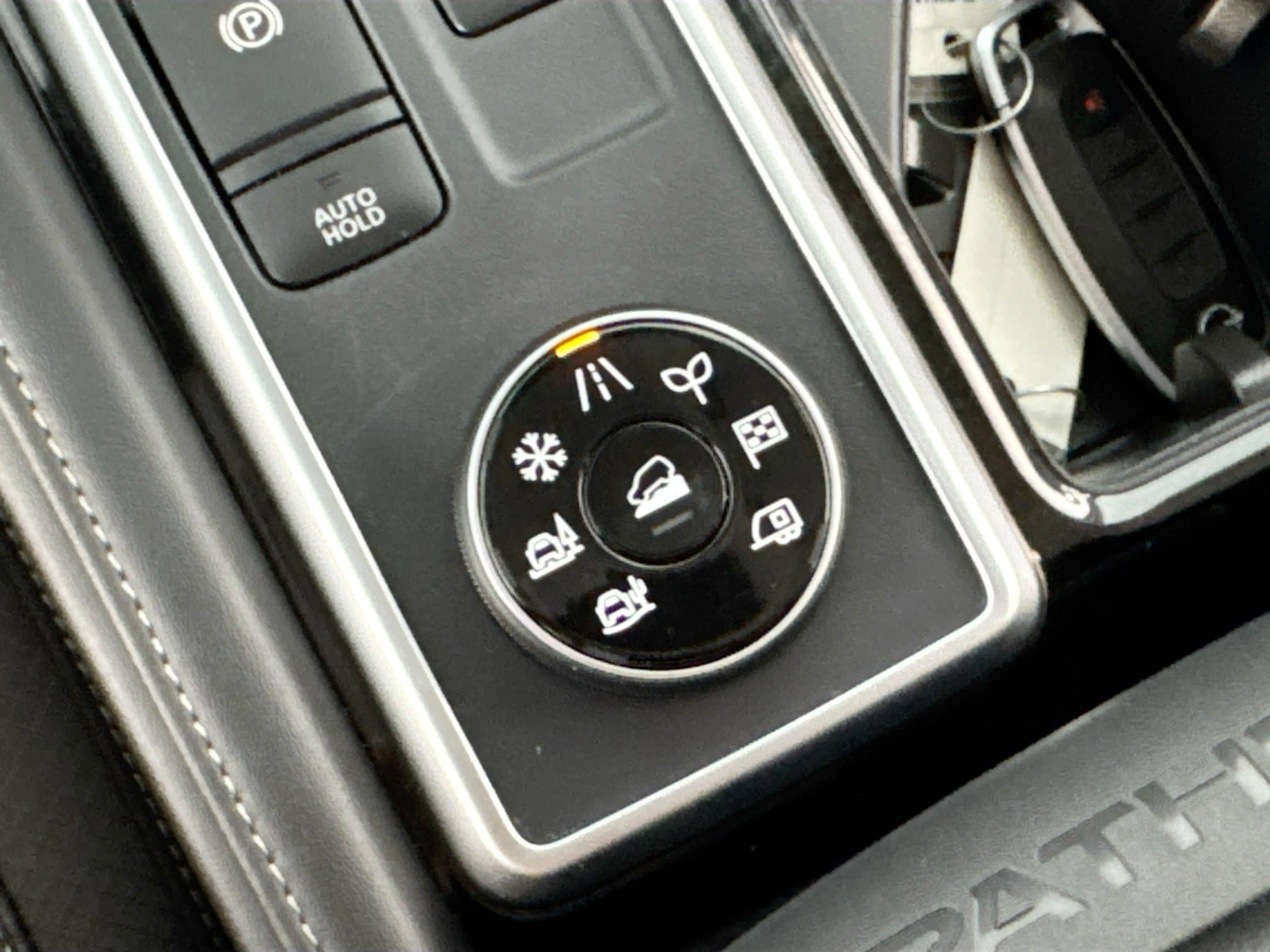 2025 Nissan Pathfinder SL - Photo 45