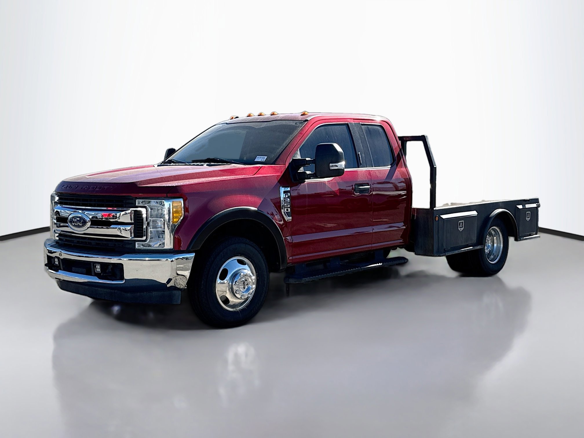 2017 Ford F-350 XLT photo 3