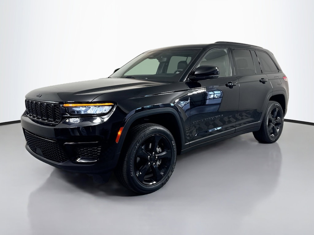 Used 2023 Jeep Grand Cherokee Laredo Sport Utility