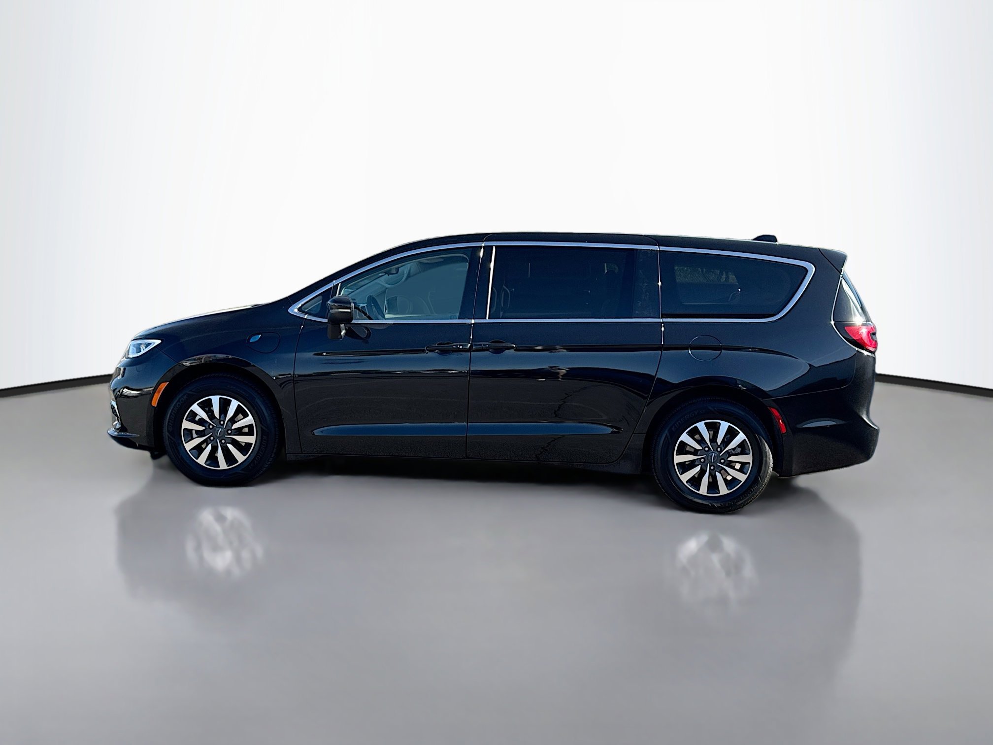 Certified 2023 Chrysler Pacifica Hybrid Touring L with VIN 2C4RC1L76PR622261 for sale in Fernley, NV