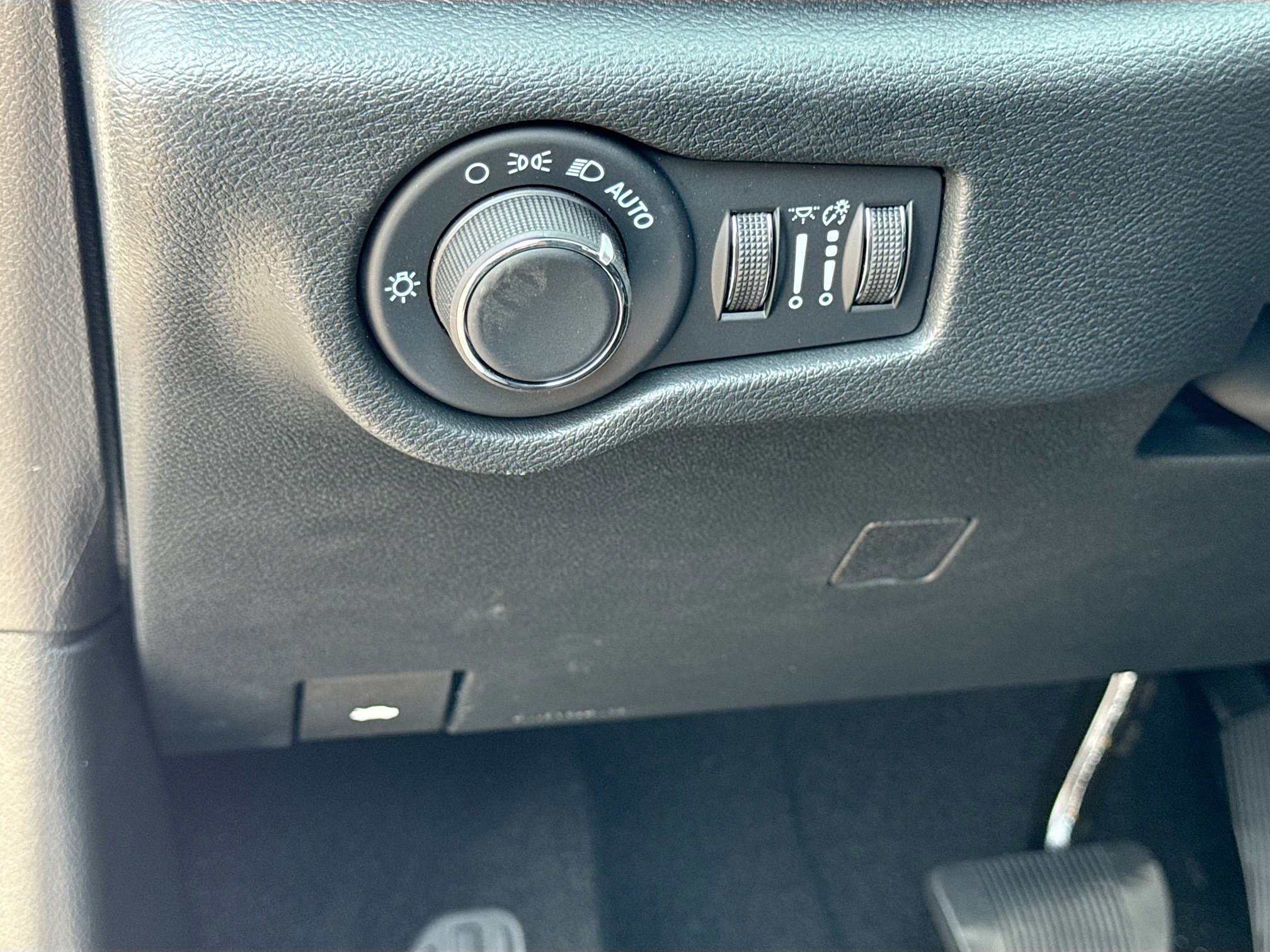 2026 Chrysler Voyager LX - Photo 22