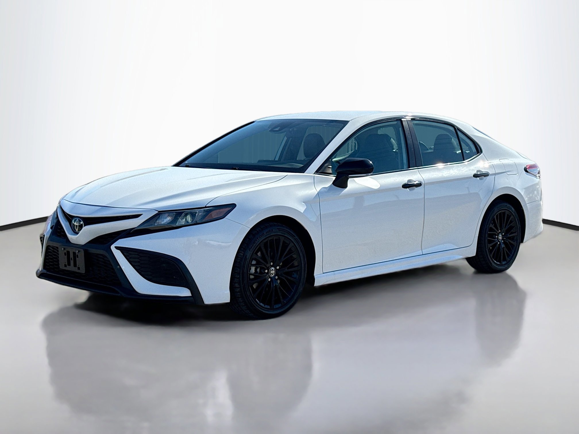 2022 Toyota Camry SE photo 3