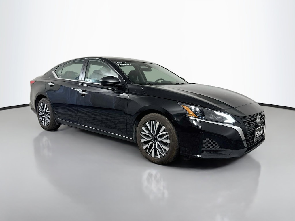 Used 2024 Nissan Altima 2.5 SV 4dr Car