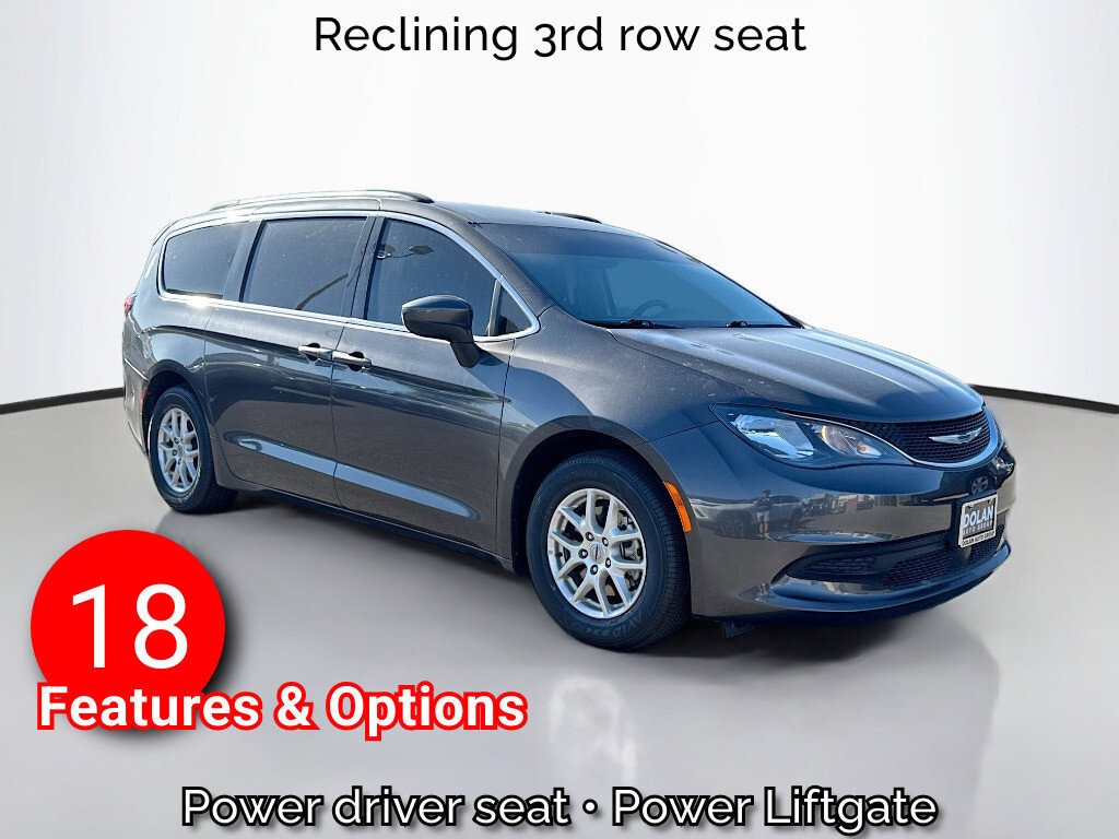 2021 Chrysler Voyager LXI's photo
