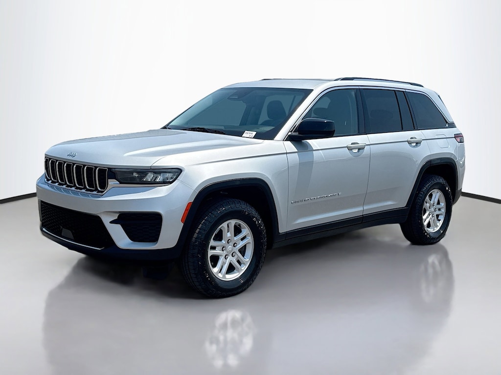 Used 2024 Jeep Grand Cherokee Laredo Sport Utility