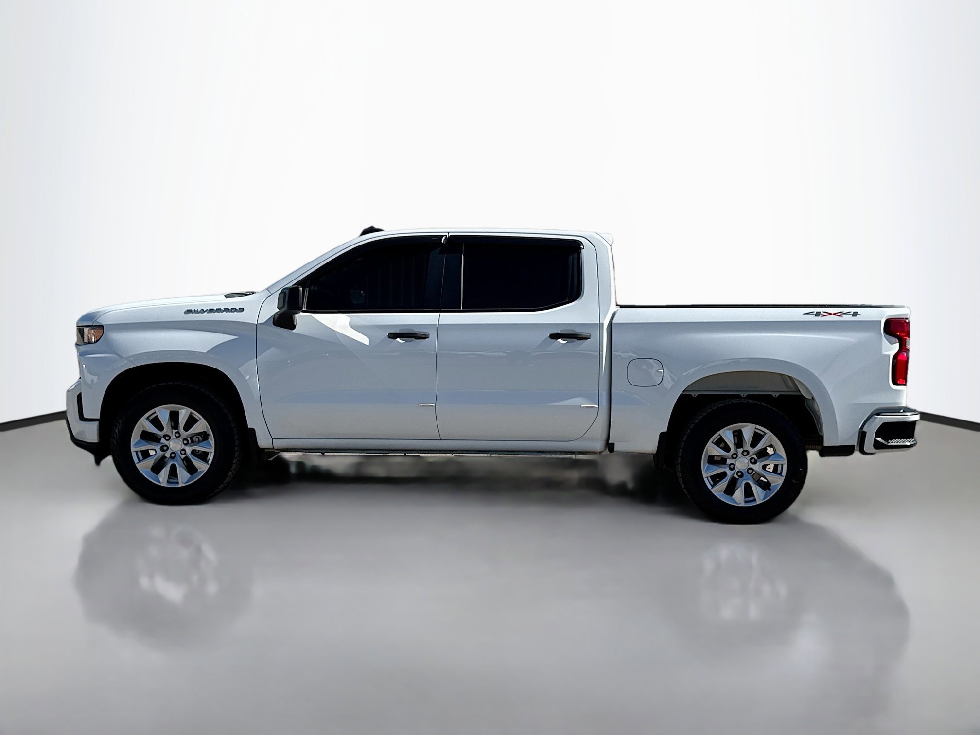 2021 Chevrolet Silverado 1500 Custom photo 2