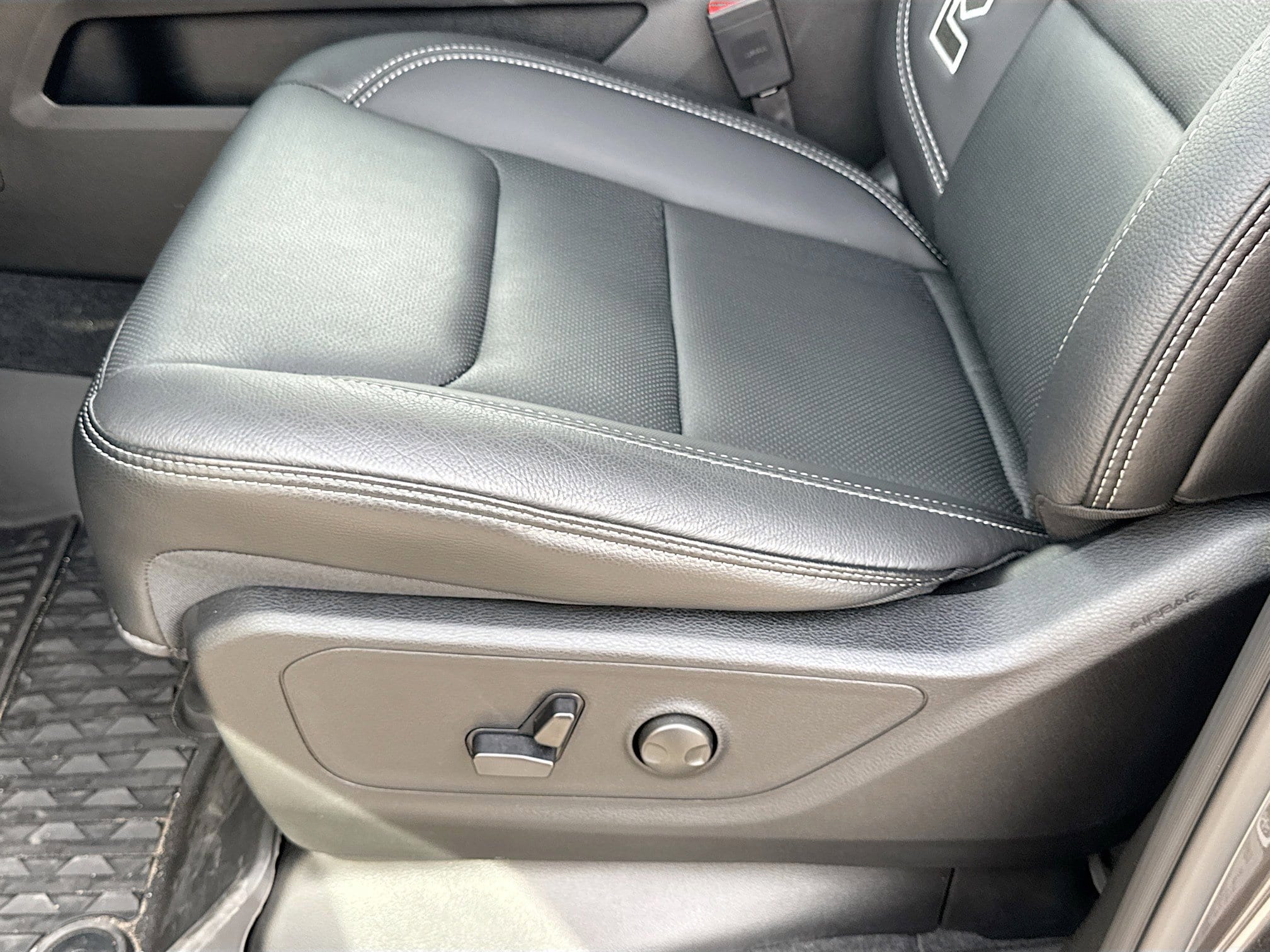 2026 RAM 1500 Rebel - Photo 31