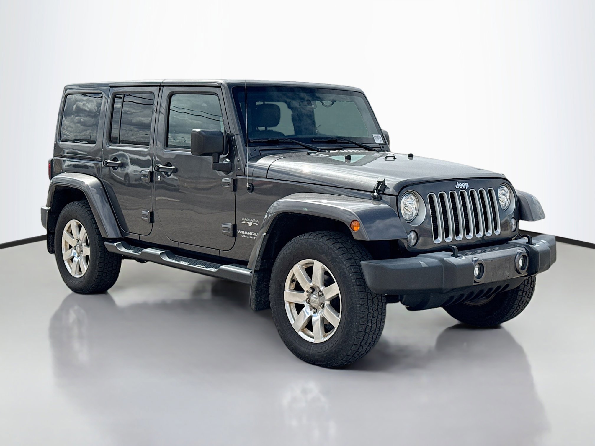 2017 Jeep Wrangler Unlimited Sahara photo 2