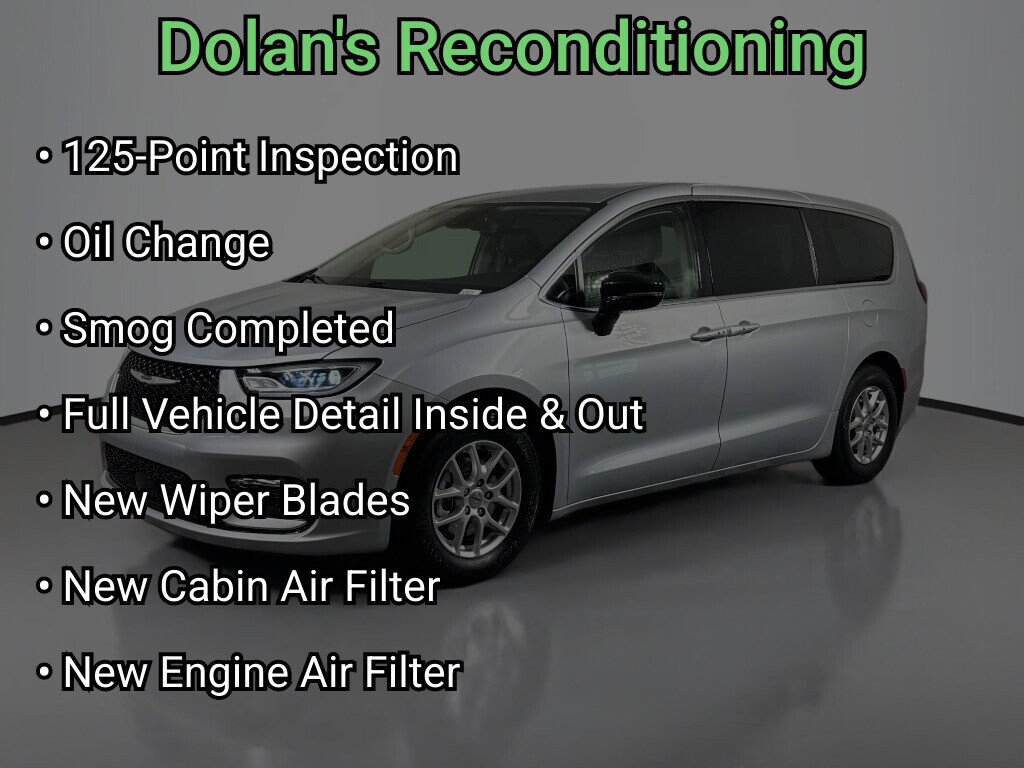 2024 Chrysler Pacifica Touring L photo 3