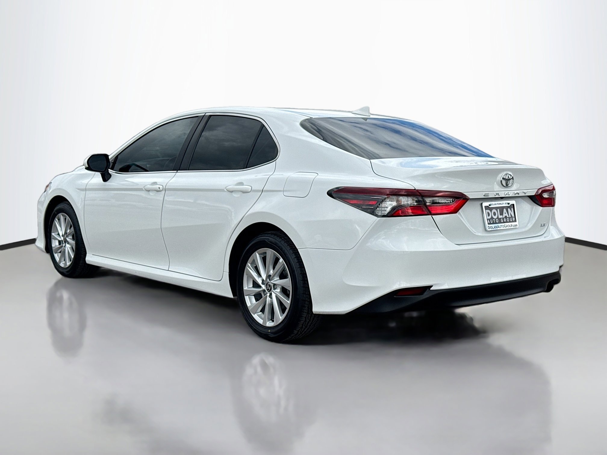2023 Toyota Camry LE photo 3