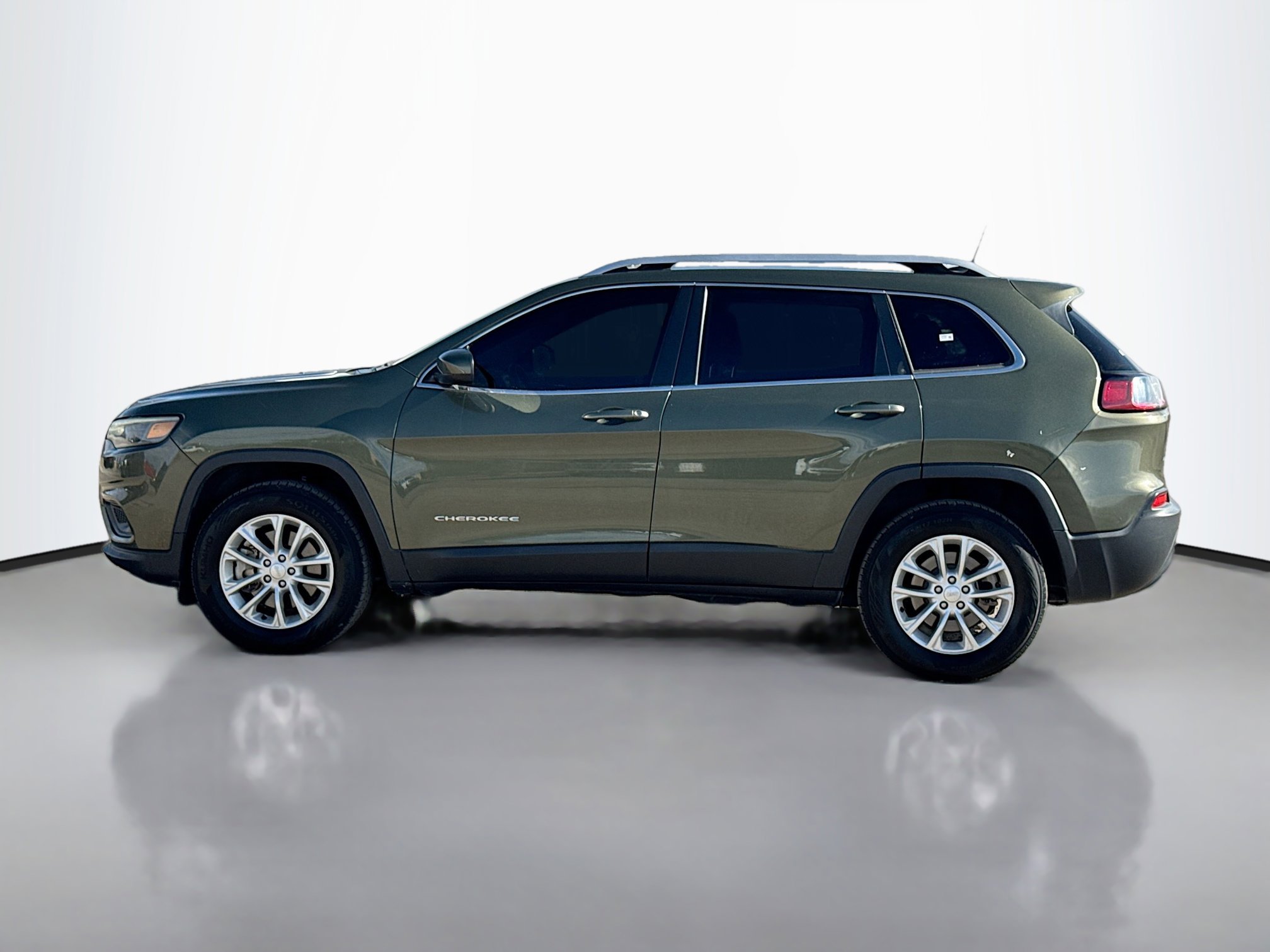 2019 Jeep Cherokee Latitude photo 2