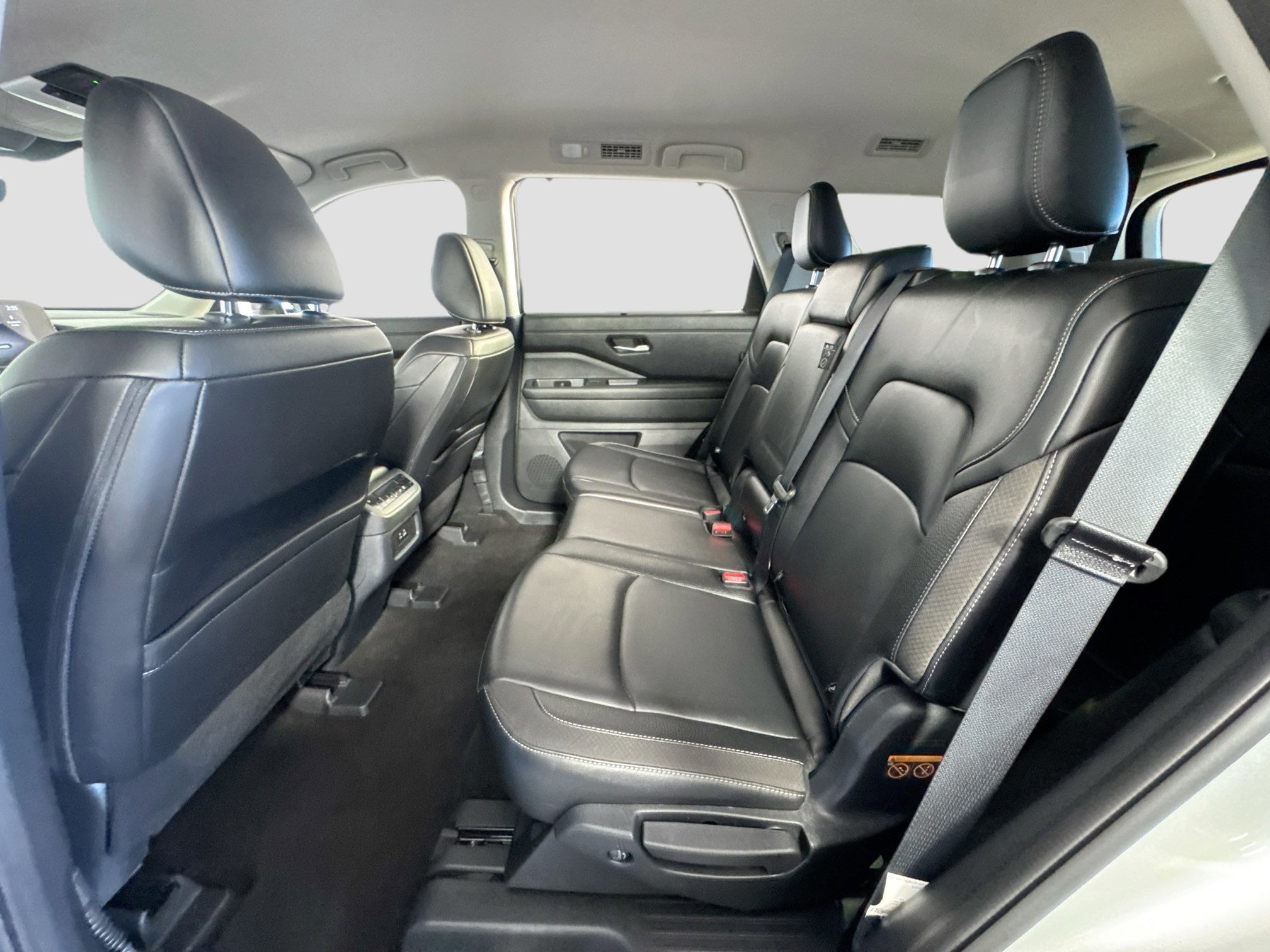 2025 Nissan Pathfinder SL - Photo 8