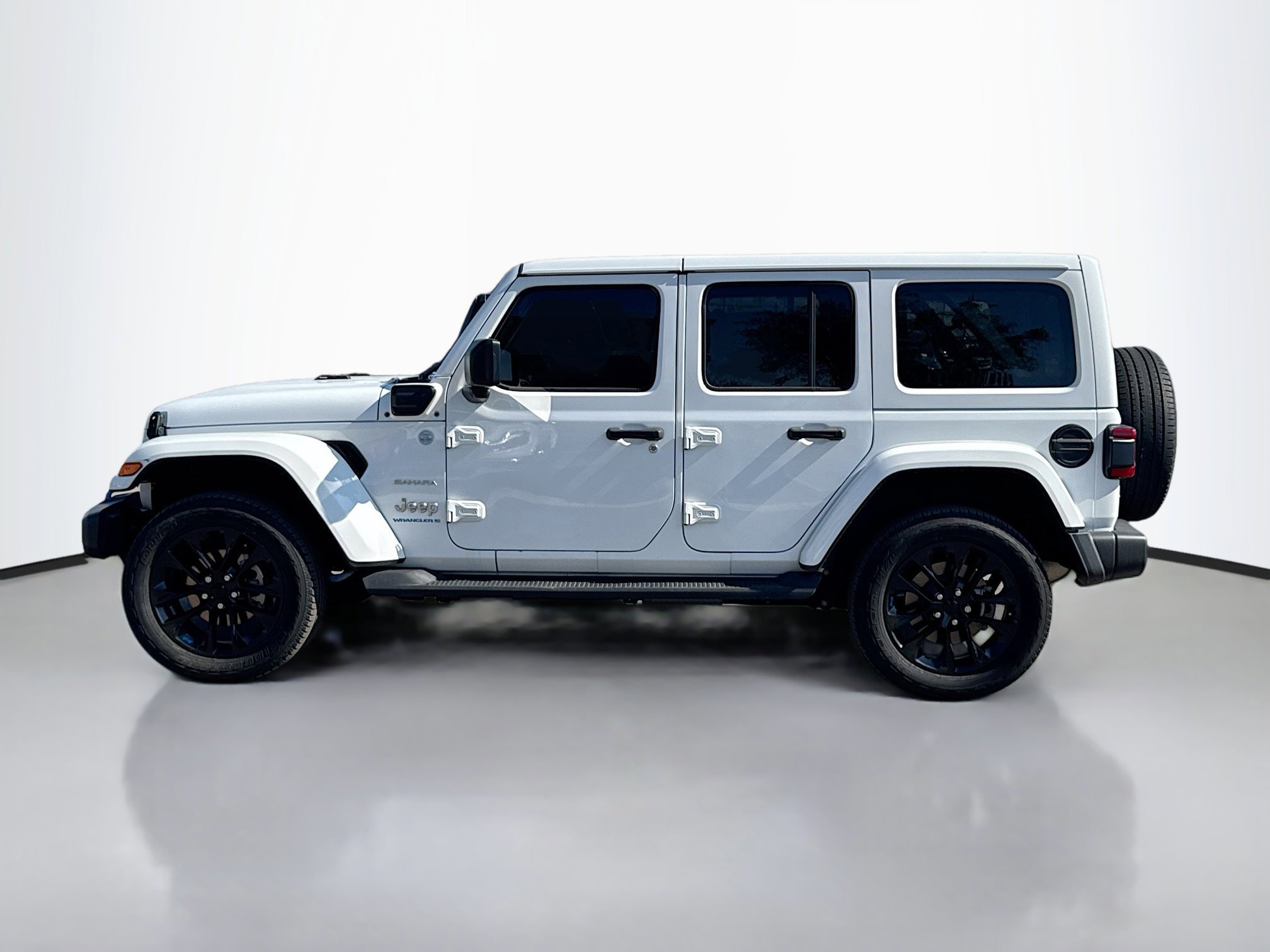 2023 Jeep Wrangler 4xe Sahara photo 2