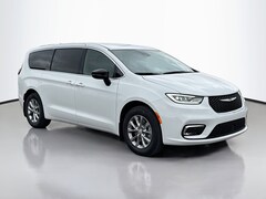 2026 Chrysler Pacifica Select Passenger Van