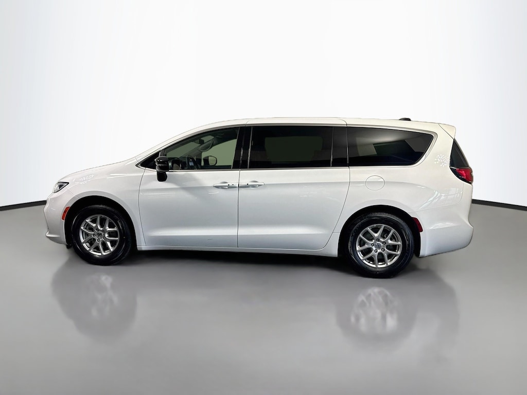 Used 2025 Chrysler Pacifica Select Mini-van, Passenger