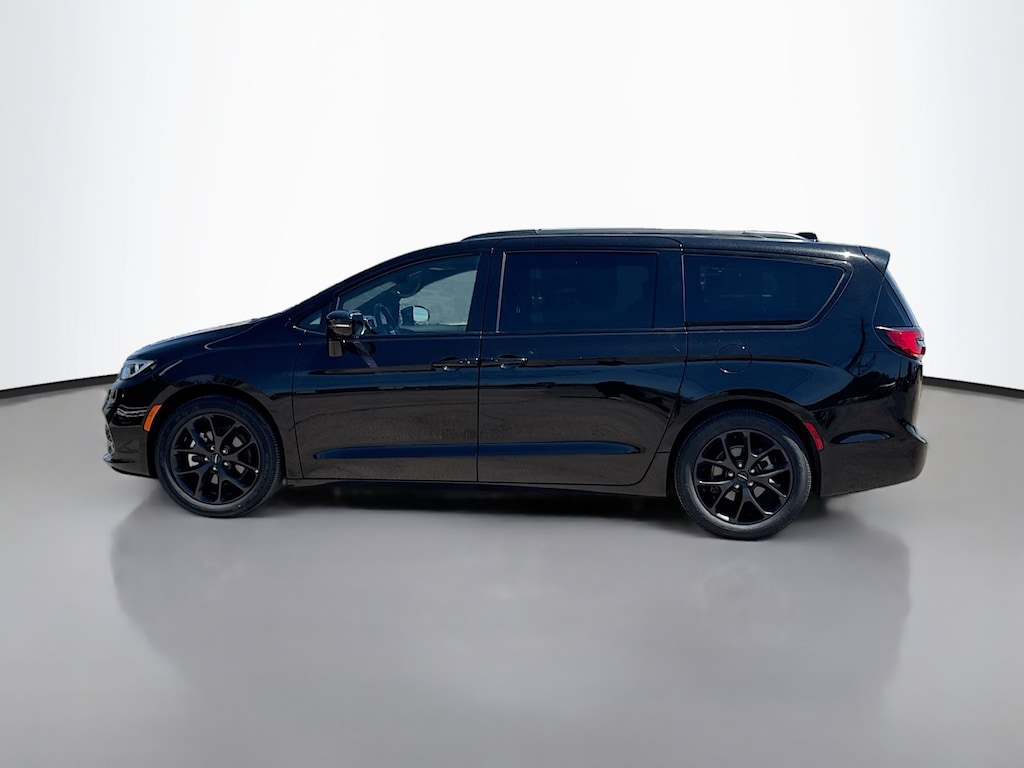 Used 2025 Chrysler Pacifica Limited Mini-van, Passenger