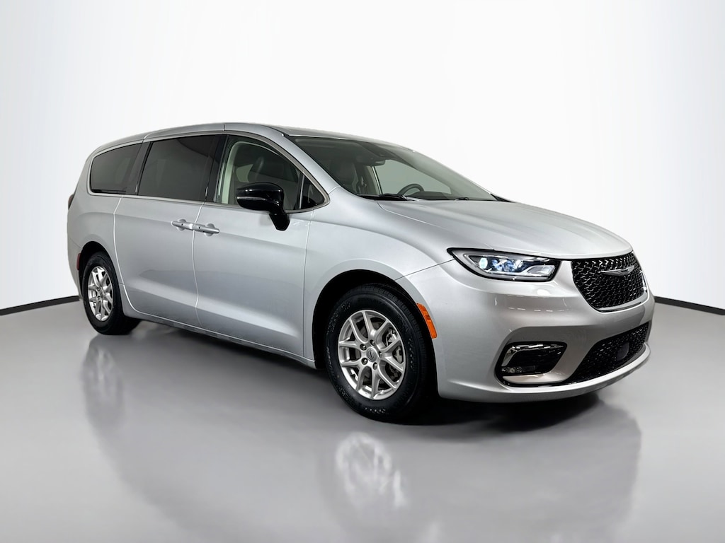 Used 2024 Chrysler Pacifica Touring L Mini-van, Passenger