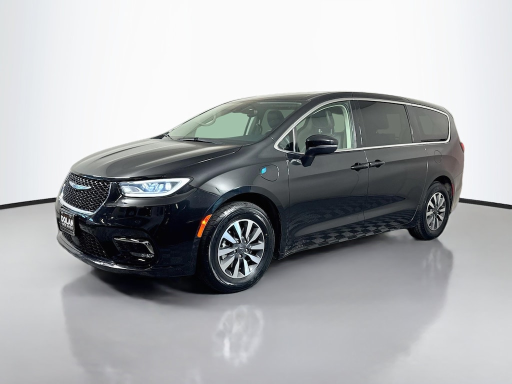 Used 2023 Chrysler Pacifica Plug-In Hybrid Touring L Mini-van, Passenger