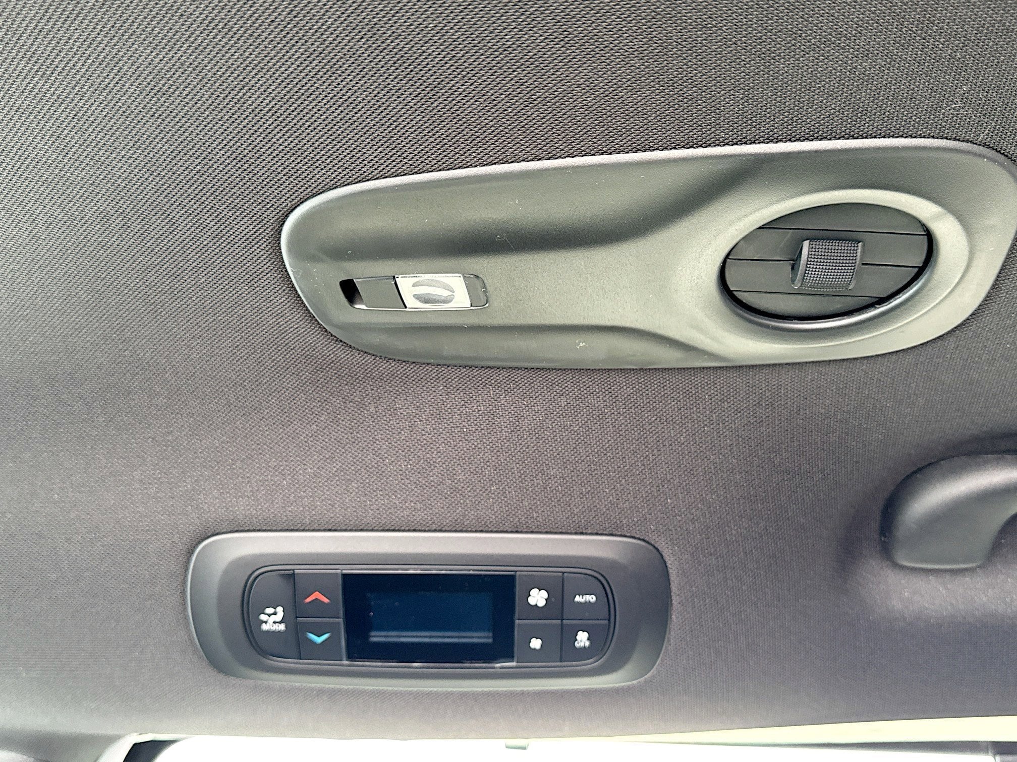 2026 Chrysler Voyager LX - Photo 27