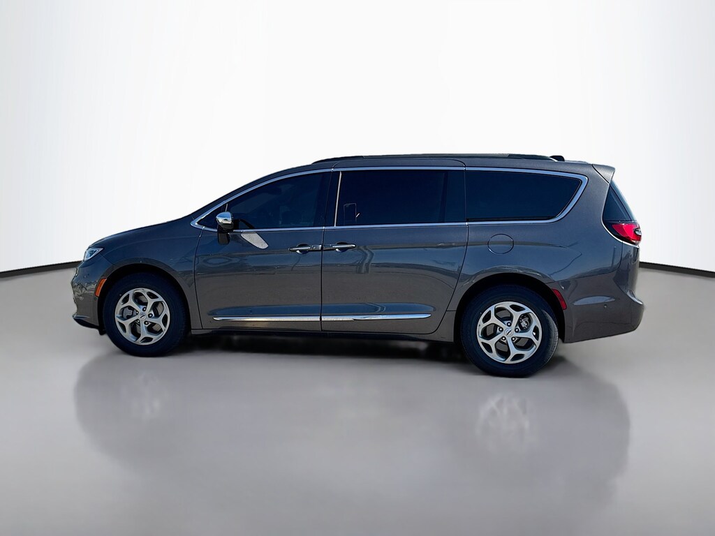Used 2023 Chrysler Pacifica Limited Mini-van, Passenger