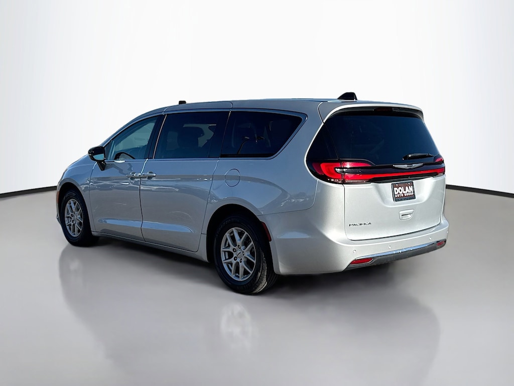 Used 2024 Chrysler Pacifica Touring L Mini-van, Passenger