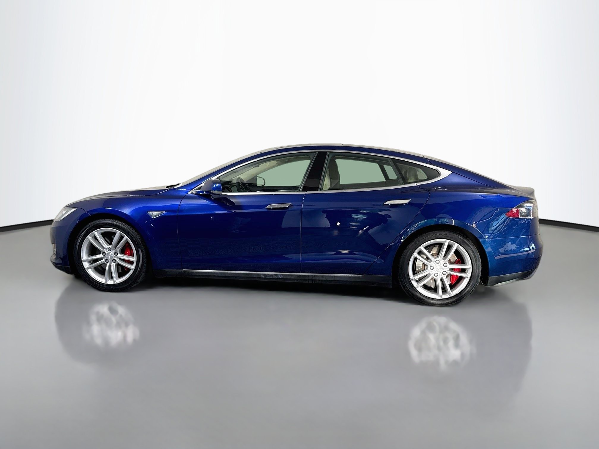 Used 2015 Tesla Model S P85D with VIN 5YJSA1E42FF118682 for sale in Fernley, NV