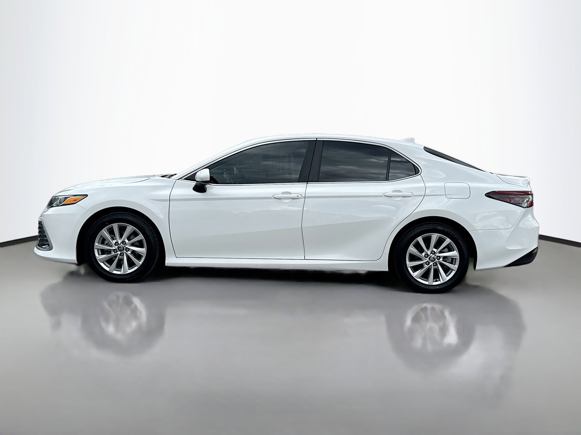 2023 Toyota Camry LE photo 2