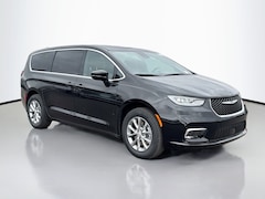 2026 Chrysler Pacifica Select Passenger Van