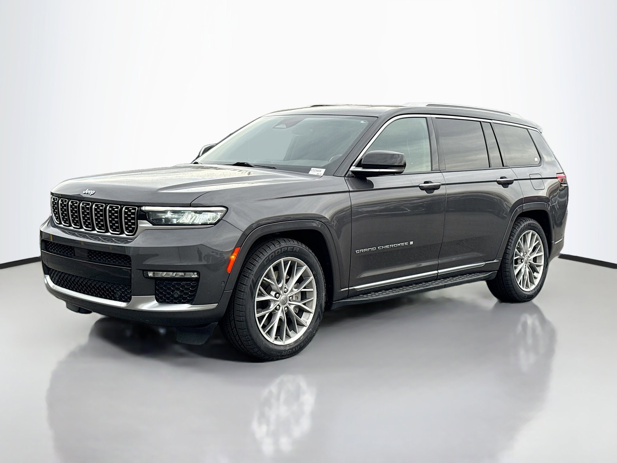 2022 Jeep Grand Cherokee L Summit photo 2