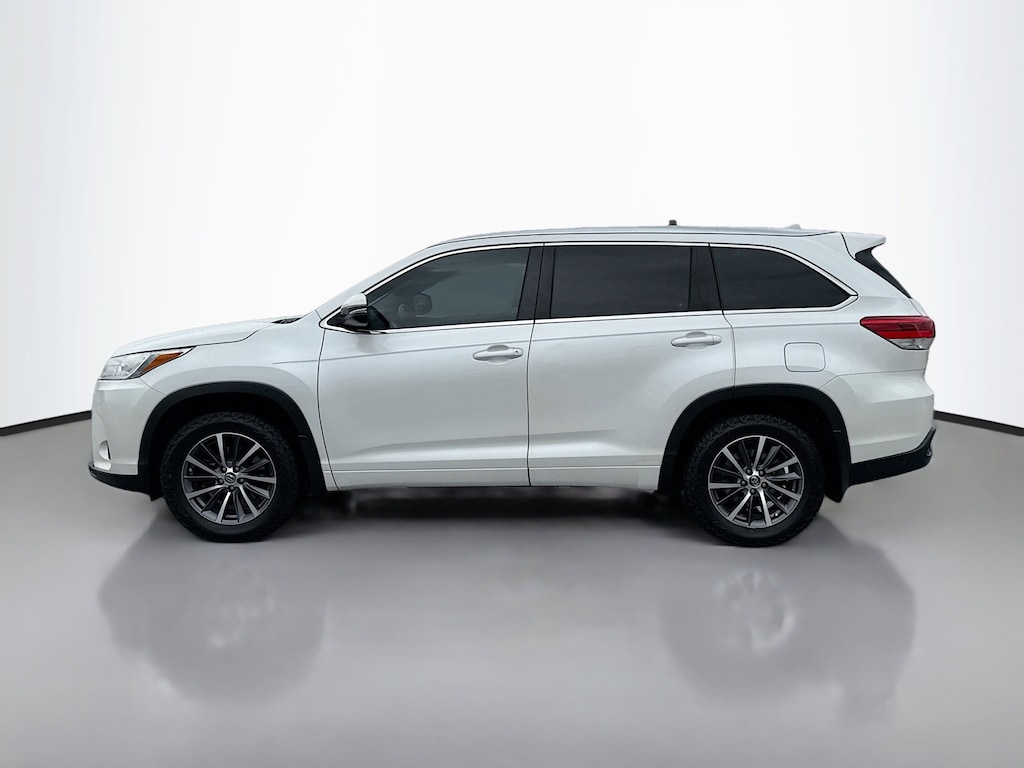 Used 2018 Toyota Highlander SE V6 Sport Utility
