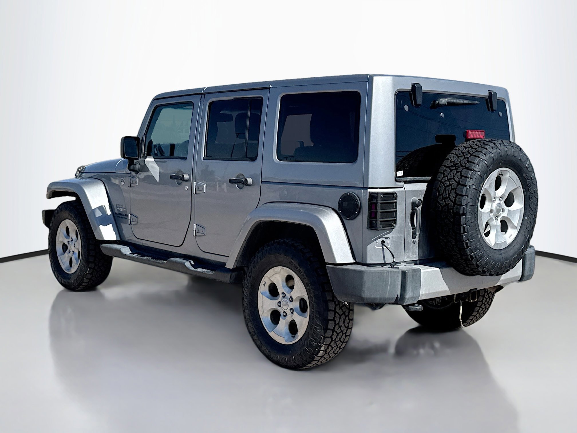 2013 Jeep Wrangler Unlimited Sahara photo 3