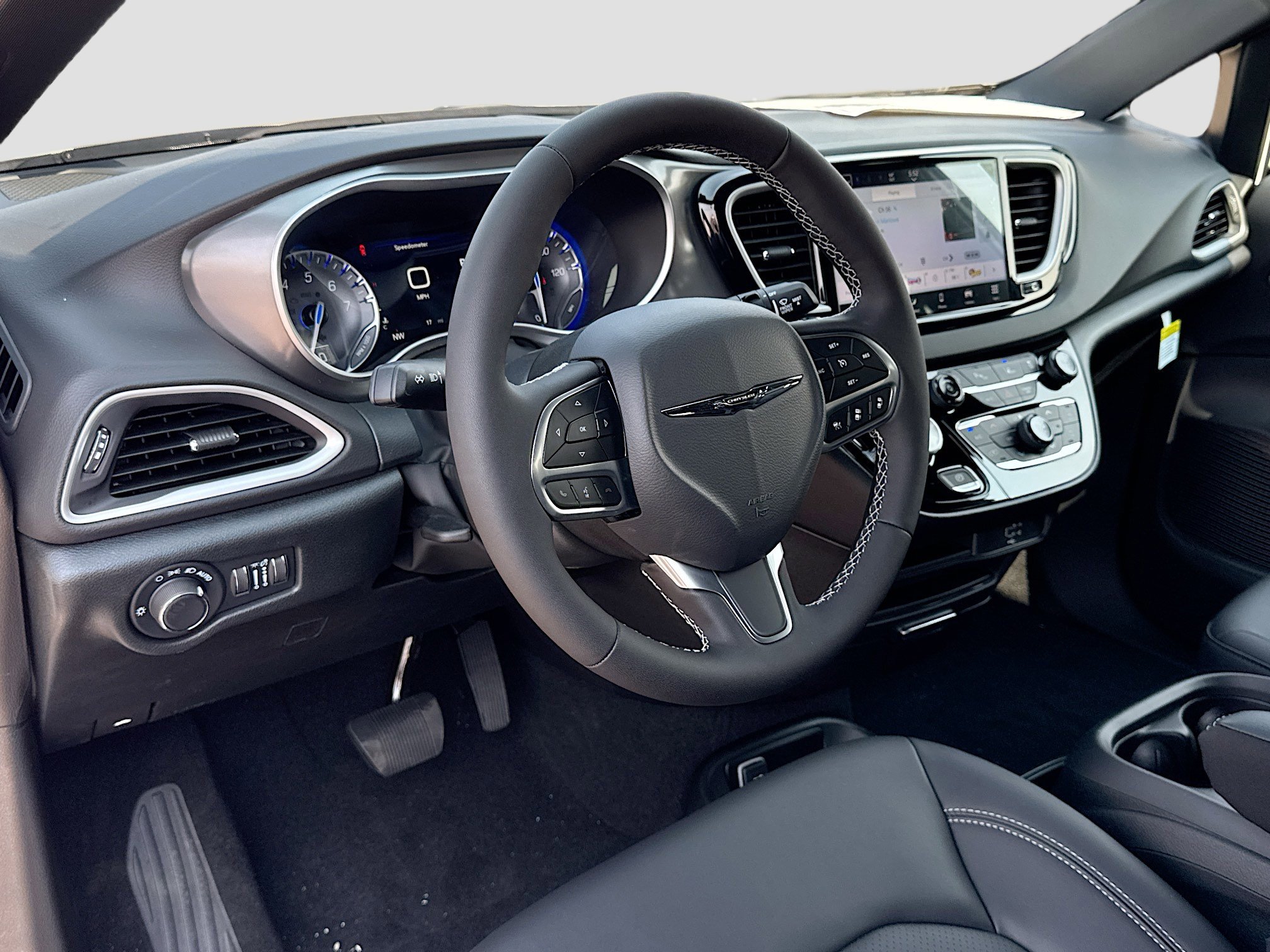 2026 Chrysler Voyager LX - Photo 7