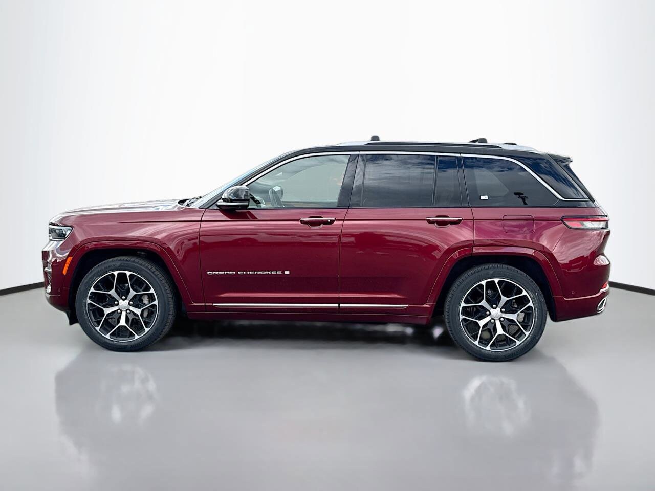 2024 Jeep Grand Cherokee Summit Sport photo 3
