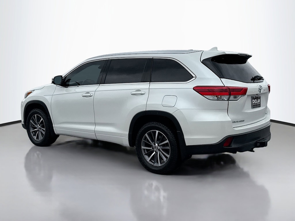 Used 2018 Toyota Highlander SE V6 Sport Utility