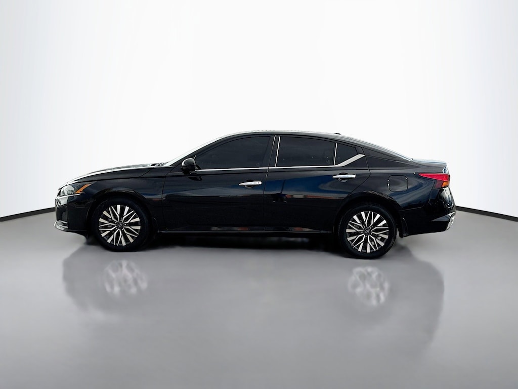 Used 2023 Nissan Altima 2.5 SV 4dr Car
