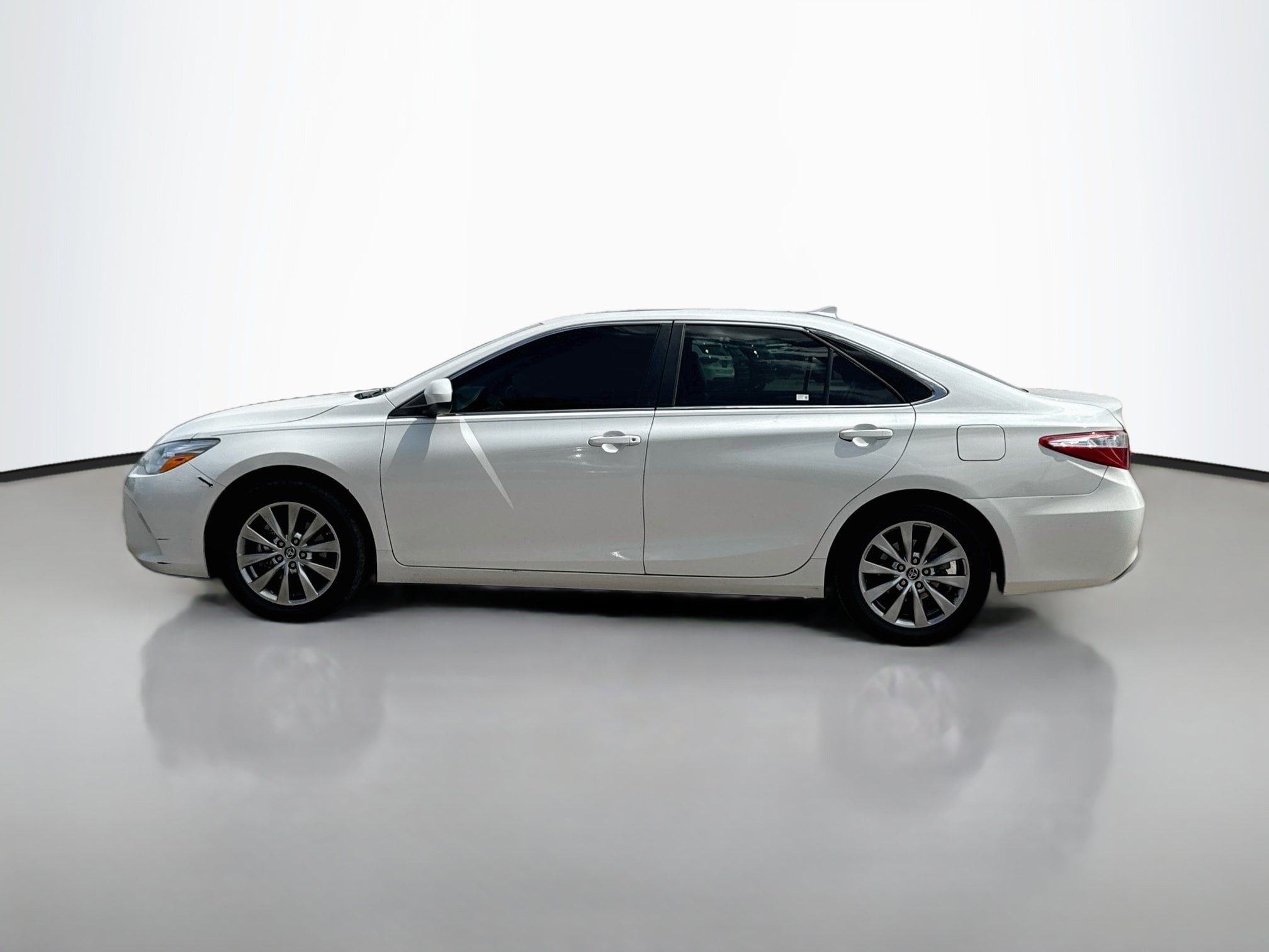 Used 2017 Toyota Camry XLE with VIN 4T1BF1FK6HU620910 for sale in Fernley, NV