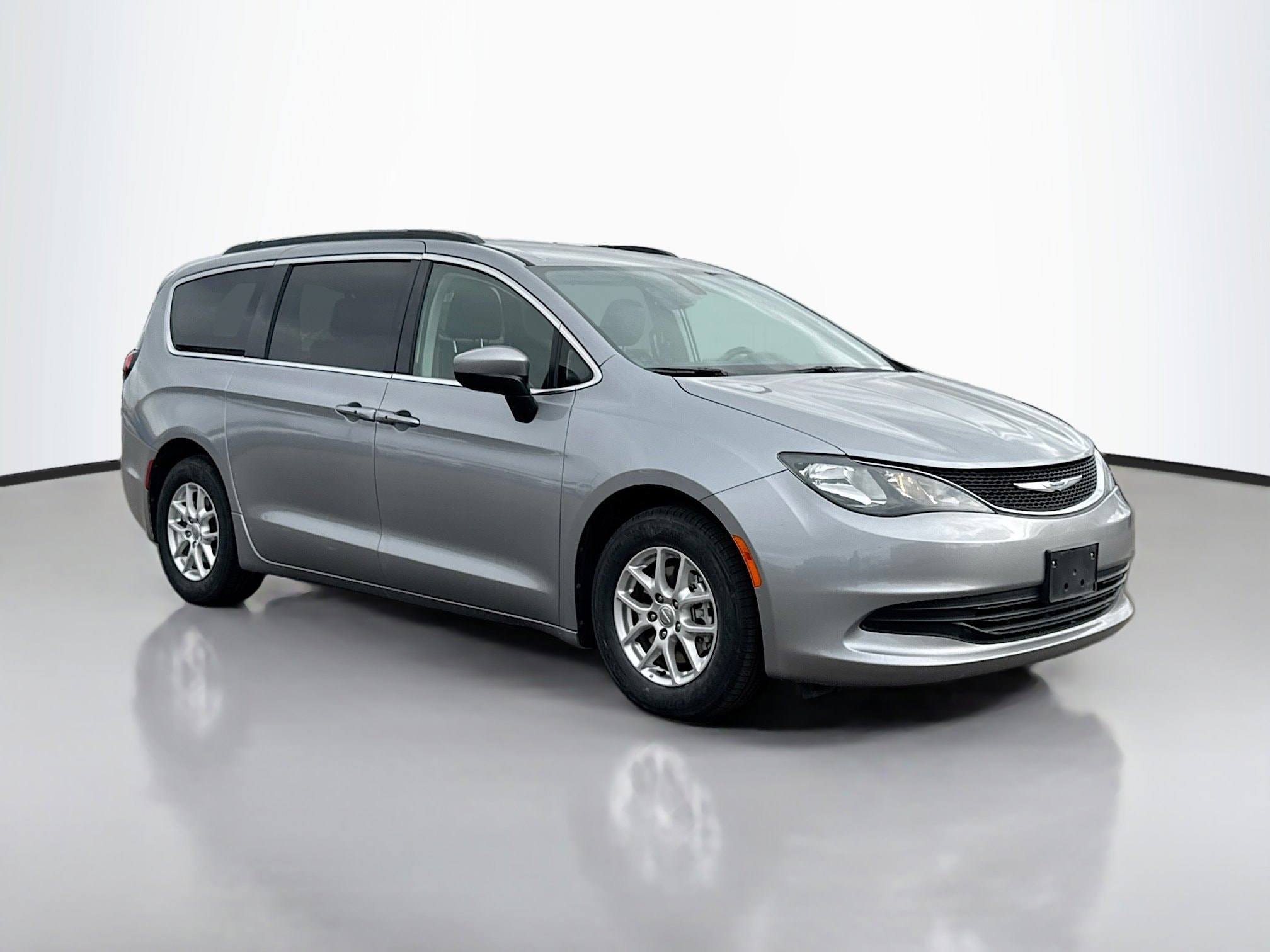 2020 Chrysler Voyager's photo