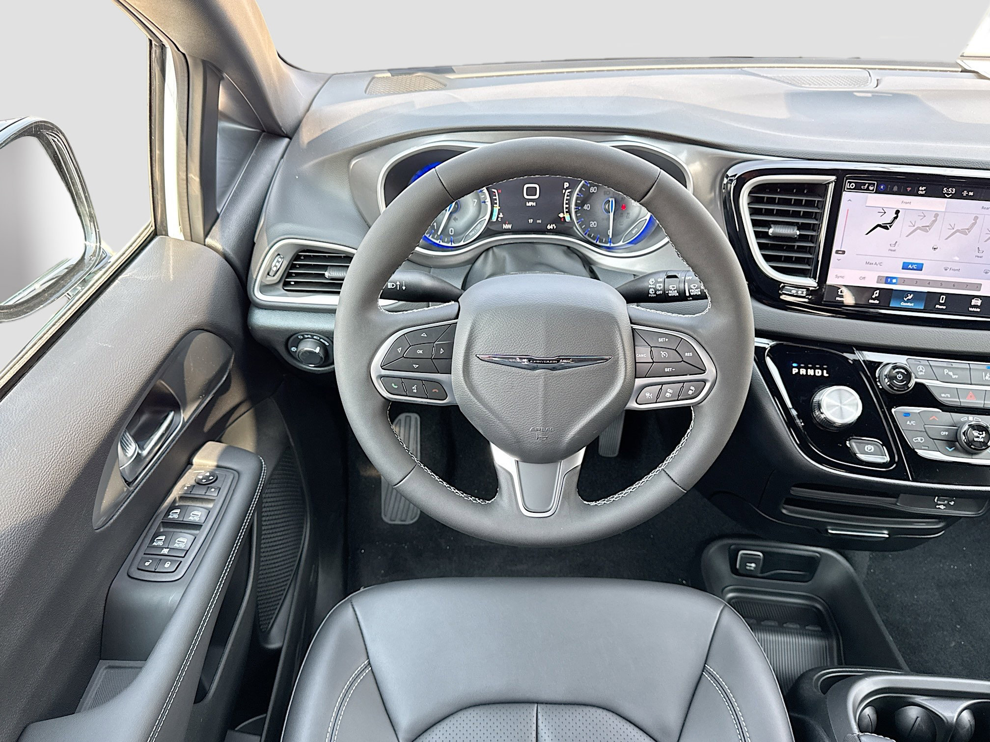 2026 Chrysler Voyager LX - Photo 8