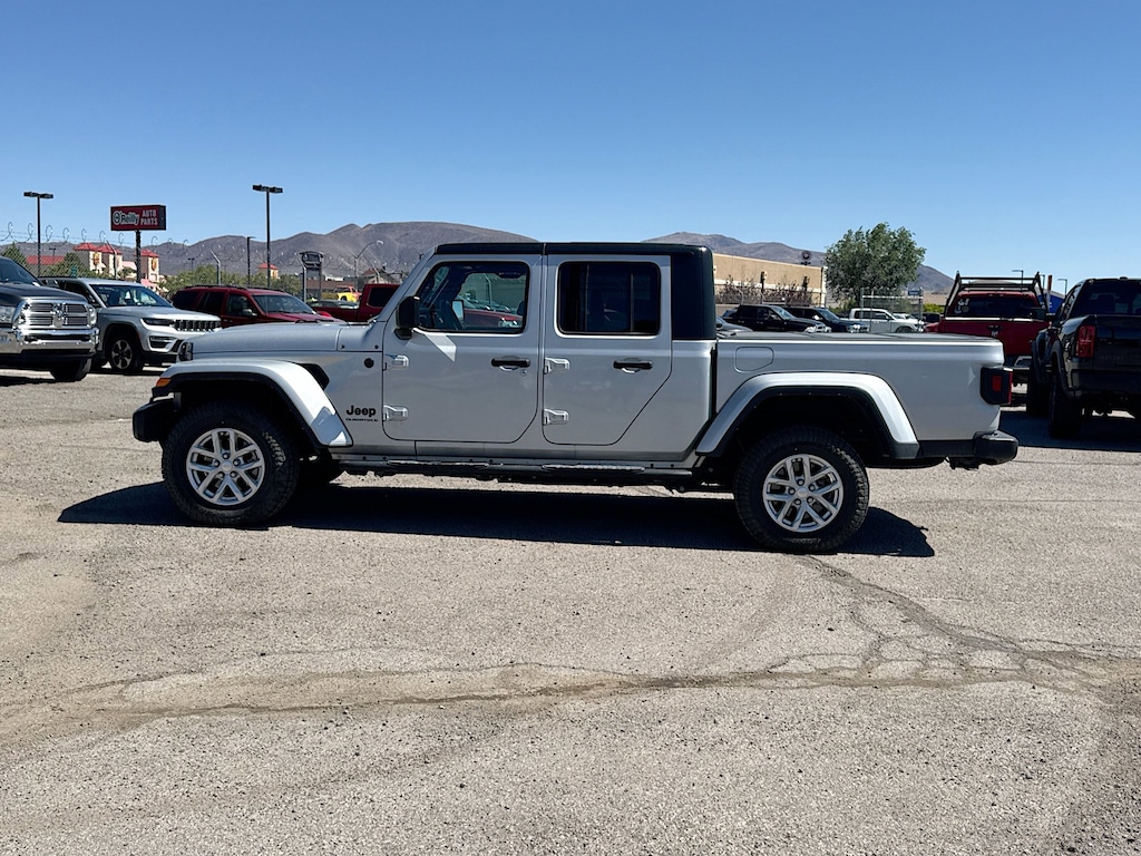 Used 2023 Jeep Gladiator Sport Crew Cab Pickup