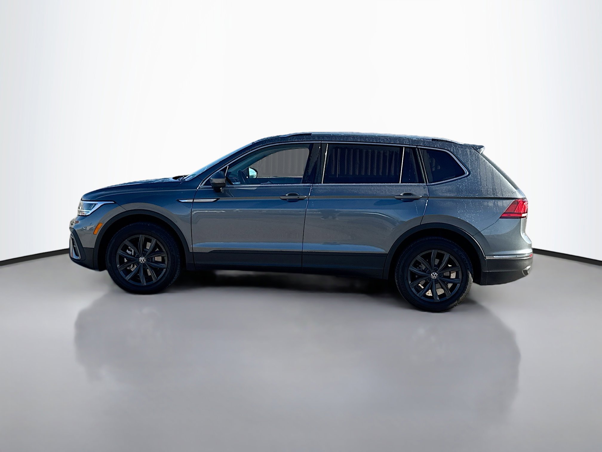 2024 Volkswagen Tiguan SE Sport photo 3