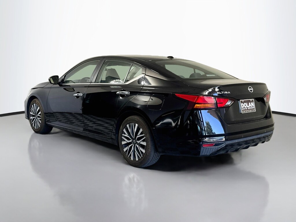 Used 2024 Nissan Altima 2.5 SV 4dr Car