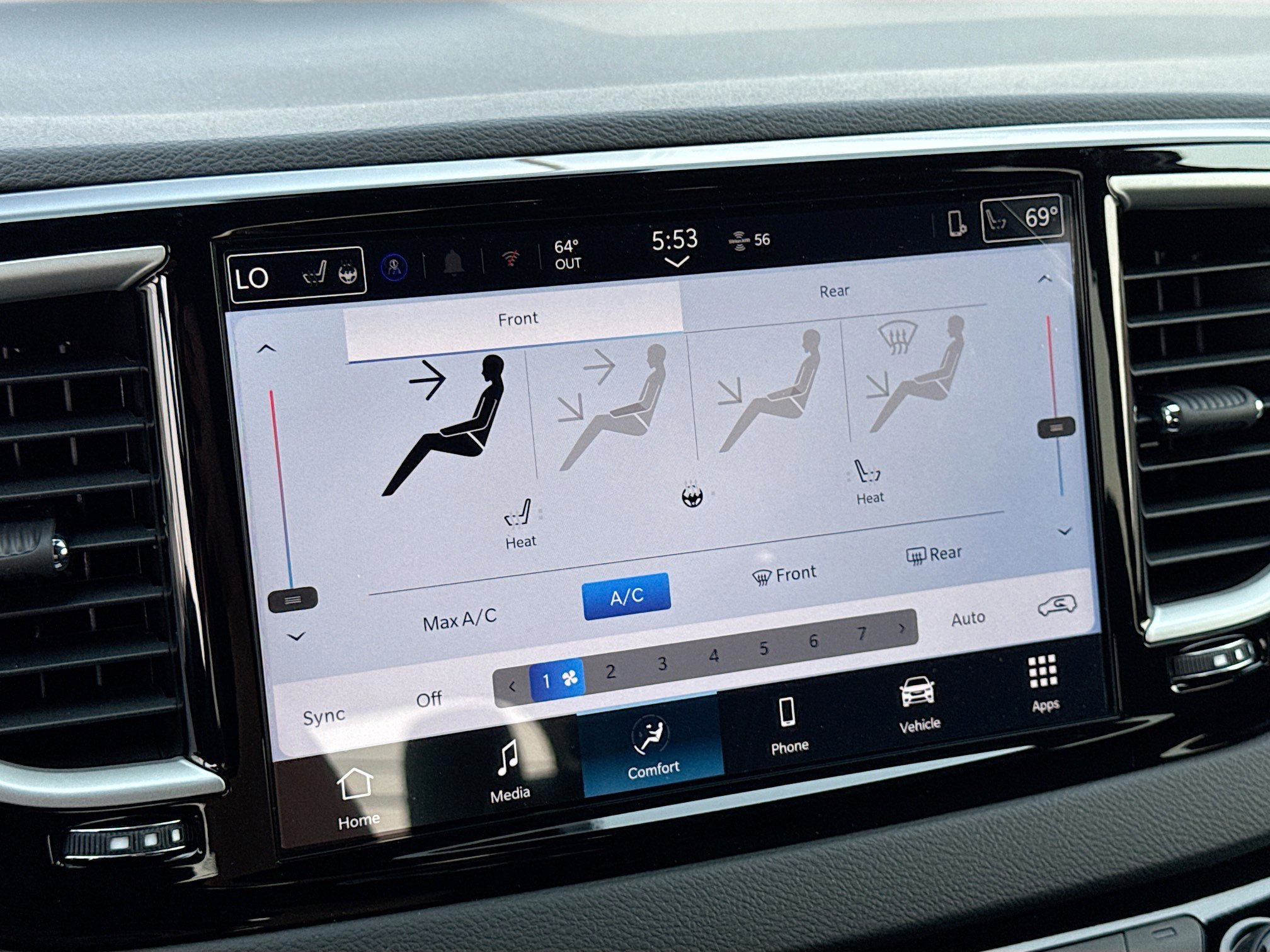 2026 Chrysler Voyager LX - Photo 19