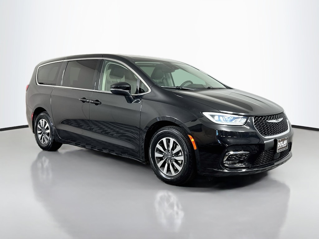Used 2023 Chrysler Pacifica Plug-In Hybrid Touring L Mini-van, Passenger