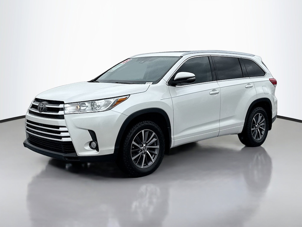 Used 2018 Toyota Highlander SE V6 Sport Utility