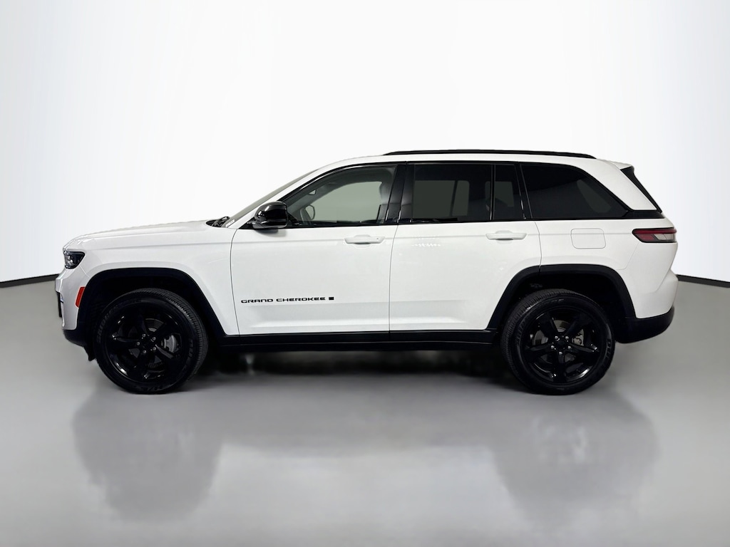 Used 2023 Jeep Grand Cherokee Laredo Sport Utility