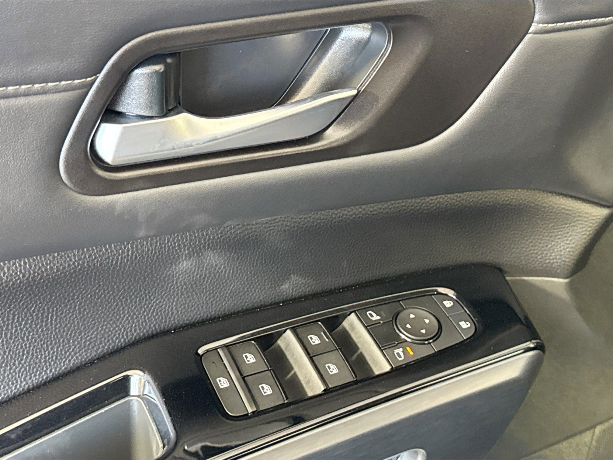 2025 Nissan Pathfinder SL - Photo 40