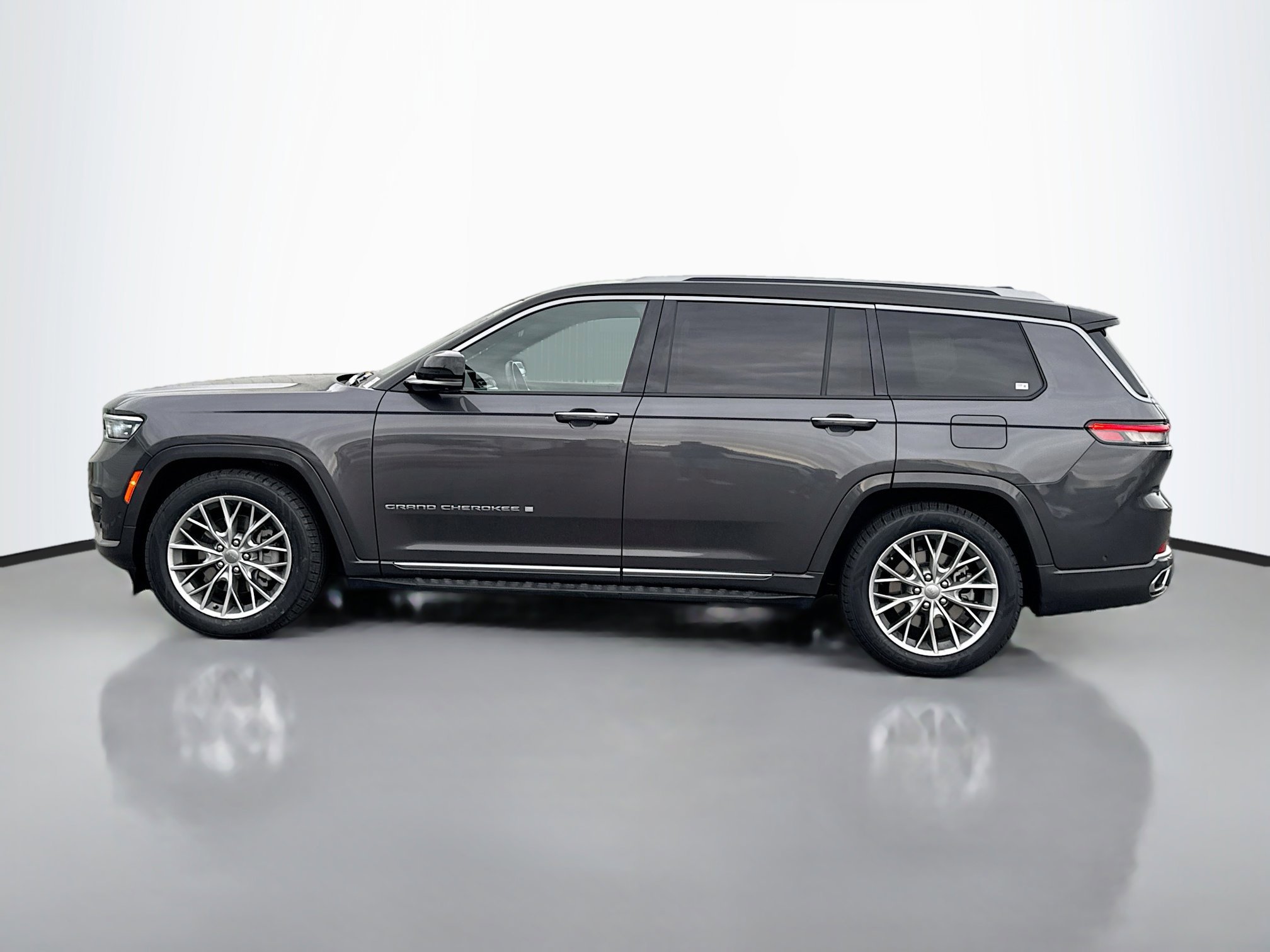 2022 Jeep Grand Cherokee L Summit photo 3