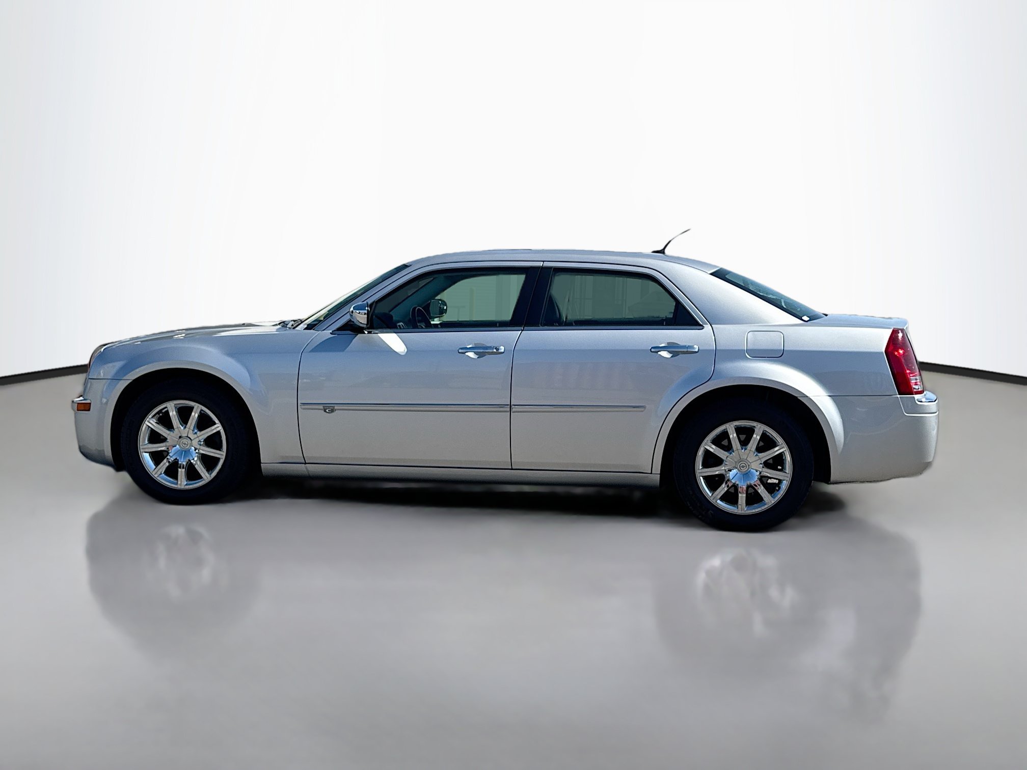 Used 2008 Chrysler 300 C with VIN 2C3KA63H68H135456 for sale in Fernley, NV