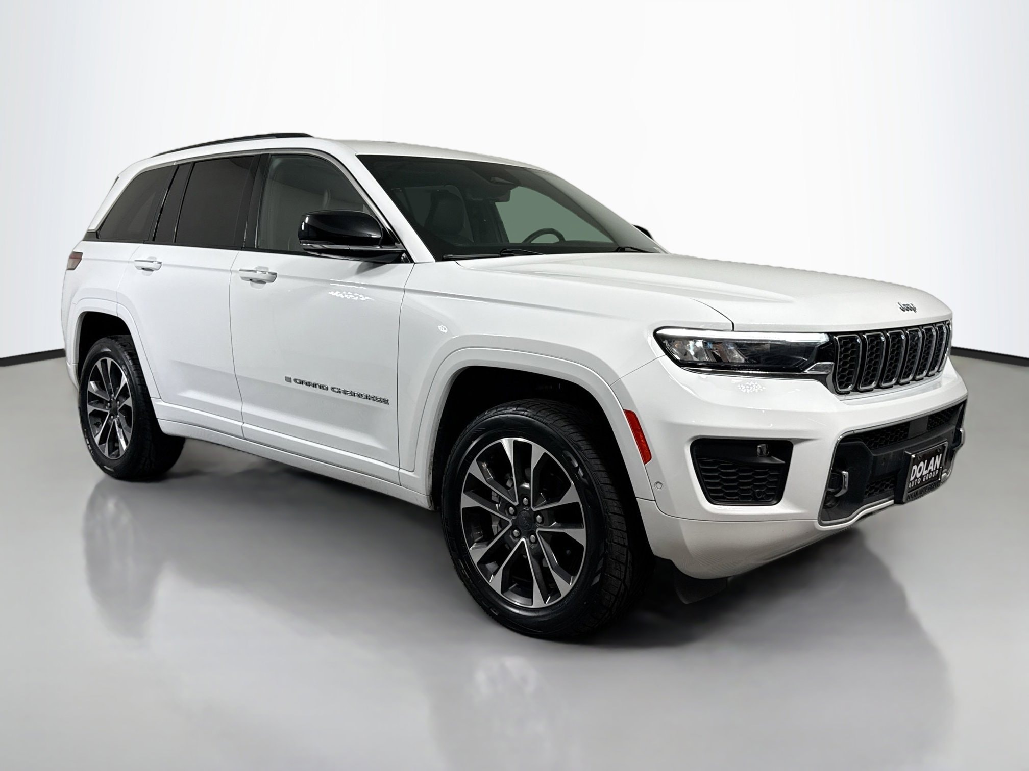 2023 Jeep Grand Cherokee Overland 4x4's photo